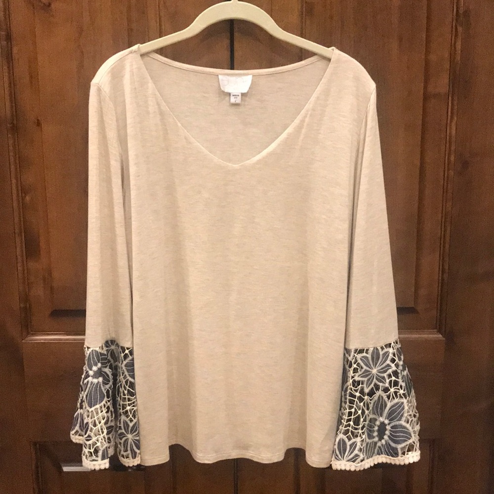 Bell sleeve lightweight Atina Christina LS Top